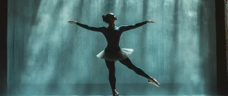 ballet dancer performing a dégagé