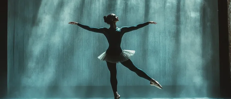 ballet dancer performing a dégagé